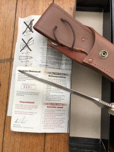 Puma Knife: Puma Rare Original 2002 New Hunter Model 118375 in original sheath and box.