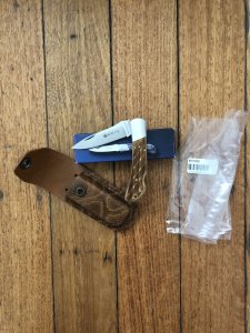 P.Beretta Chequered Folding Lock Knife & Pouch Combo