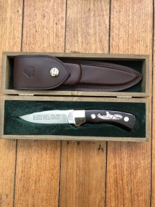 Puma Knife: Puma Rarity Original 1769-1991 4 Star Fixed Blade COPPER Silberlöwe Knife with Grenadill Handle in Original Box