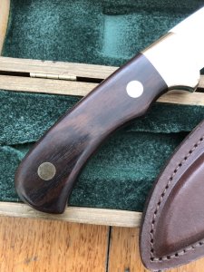 Puma Knife: Puma Rarity Original 1769-1991 4 Star Fixed Blade COPPER Silberlöwe Knife with Grenadill Handle in Original Box