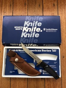 Smith & Wesson Knife: 1980’s Smith & Wesson American series Model 6084 Knife in Display Box