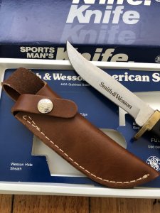 Smith & Wesson Knife: 1980’s Smith & Wesson American series Model 6084 Knife in Display Box