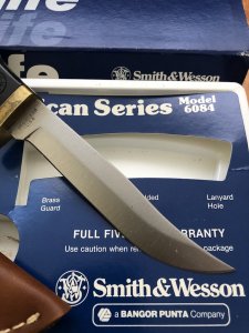Smith & Wesson Knife: 1980’s Smith & Wesson American series Model 6084 Knife in Display Box