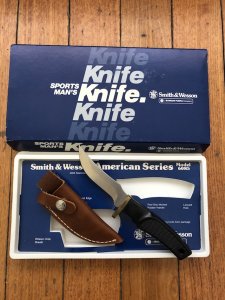 Smith & Wesson Knife: 1980’s Smith & Wesson American series Model 6085 Knife in Display Box
