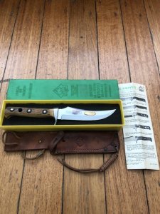 Puma Knife: 1972 Puma Skinner with Stag Antler Handle & Original Green & Yellow Box