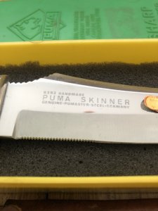 Puma Knife: 1972 Puma Skinner with Stag Antler Handle & Original Green & Yellow Box