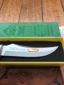 Puma Knife: 1972 Puma Skinner with Stag Antler Handle & Original Green & Yellow Box