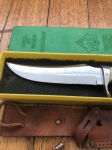 Puma Knife: 1972 Puma Skinner with Stag Antler Handle & Original Green & Yellow Box