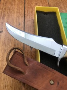 Puma Knife: 1972 Puma Skinner with Stag Antler Handle & Original Green & Yellow Box