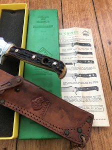 Puma Knife: 1972 Puma Skinner with Stag Antler Handle & Original Green & Yellow Box