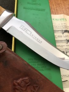 Puma Knife: 1972 Puma Skinner with Stag Antler Handle & Original Green & Yellow Box