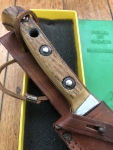 Puma Knife: 1972 Puma Skinner with Stag Antler Handle & Original Green & Yellow Box