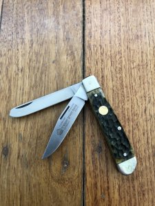 Puma Knife: Puma Trapper Lockback Knife with Green Jigged Bone Handle