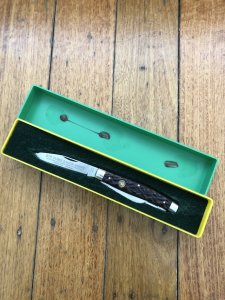 Puma Knife: Puma Rare Original 1977 Boxed 675 Stock Knife with Red Bone Handle