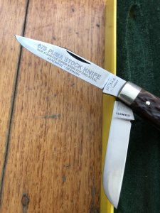 Puma Knife: Puma Rare Original 1977 Boxed 675 Stock Knife with Red Bone Handle