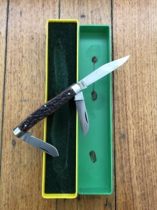 Puma Knife: Puma Rare Original 1977 Boxed 675 Stock Knife with Red Bone Handle