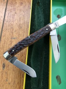 Puma Knife: Puma Rare Original 1977 Boxed 675 Stock Knife with Red Bone Handle
