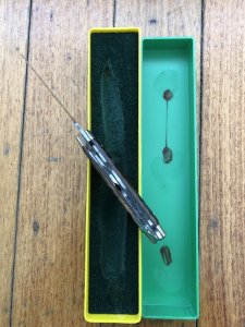 Puma Knife: Puma Rare Original 1977 Boxed 675 Stock Knife with Red Bone Handle