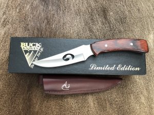 Buck Knife: Buck Ducks Unlimited Special Edition Mentor Fixed Blade Knife with Black Rubberised Handle & Black Sheath