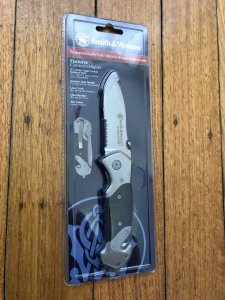 Smith & Wesson 1st Response Tactical Rescue Folding Knife