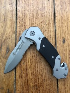 Smith & Wesson 1st Response Tactical Rescue Folding Knife