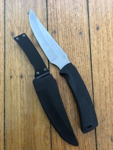 Buck Knife: Buck 1995 Mentor Fixed Blade Knife with Black Rubberised Handle & Black Sheath