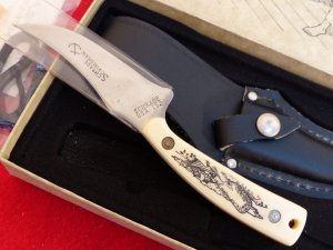 Schrade USA-Made Moby Dick Scrimshawed Sharp Finger Model 152 Boxed