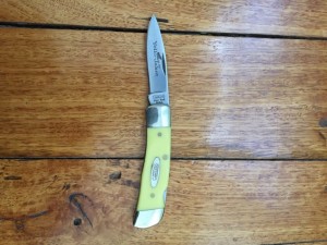 Camillus Knife: Camillus Small Yellow-Jaket Folding Lock Back Knife