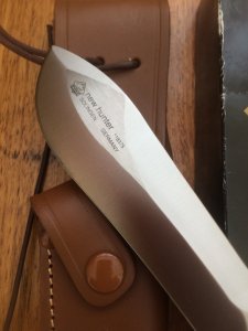 Puma Knife: Puma Rare Original 2001 Light Stag New Hunter Model 118375 in original sheath and box.